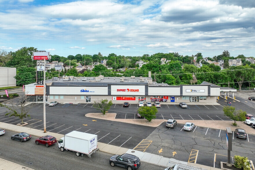 More Photos Of 490 Chamberlain Ave, Paterson Freestanding For Sale