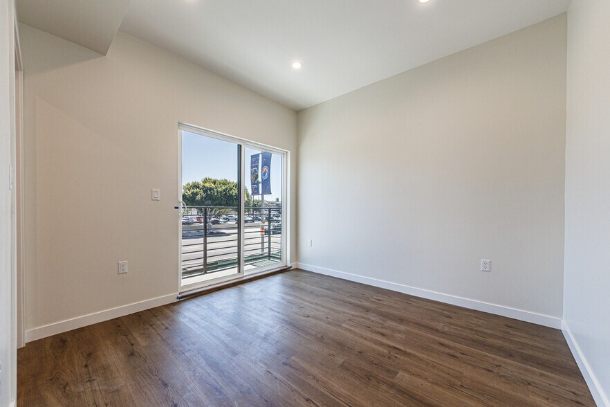 More Photos Of 1857 Crenshaw Blvd, Los Angeles Apartments For Sale