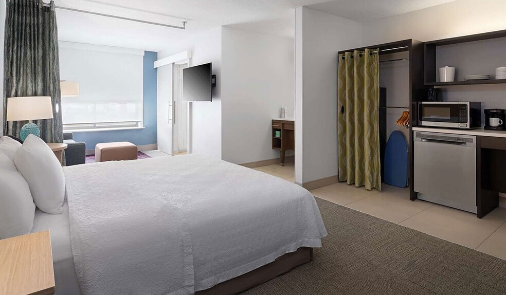 More Photos Of 9104 Keystone Crossing, Indianapolis Hotel For Sale