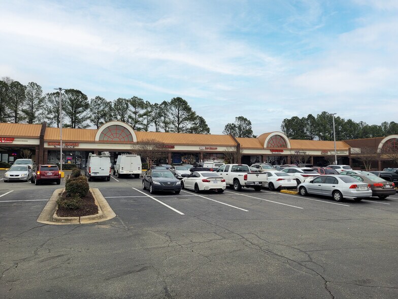 More Photos Of 301-401 Jonestown Rd, Winston-Salem Unknown For Lease