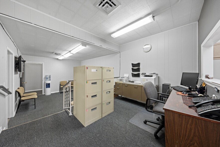 More Photos Of 11 S Cascade St, Kennewick Office For Sale