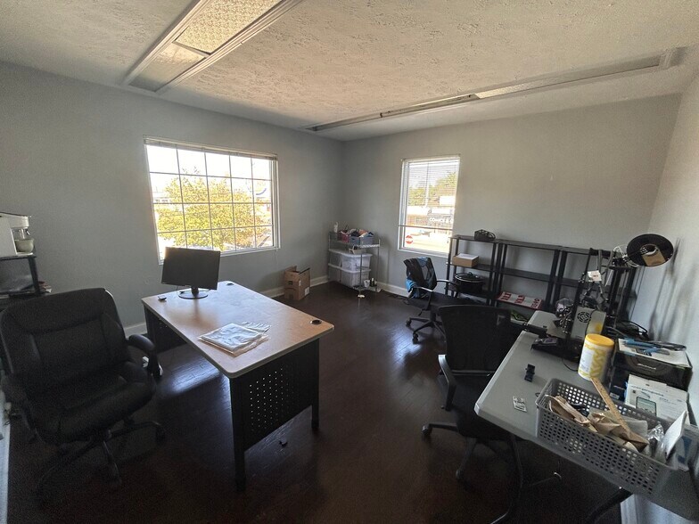 More Photos Of 4997 Glenway Ave, Cincinnati Office For Sale