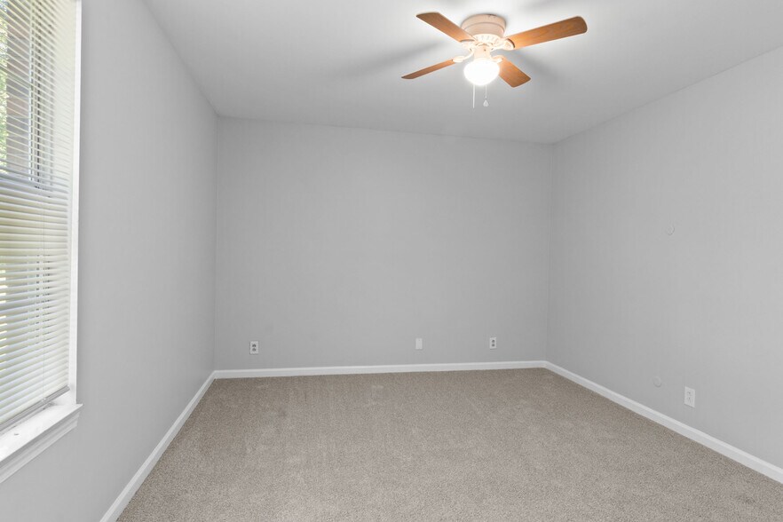 More Photos Of 155 Jack Miller Blvd, Clarksville Apartments For Sale