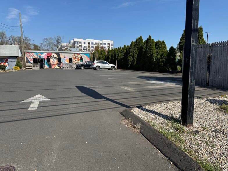 More Photos Of 22 Raymond Rd, West Hartford Freestanding For Lease