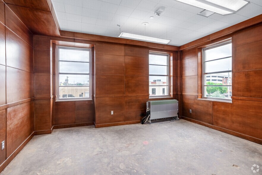 More Photos Of 1141 N Robinson Ave, Oklahoma City Office For Lease