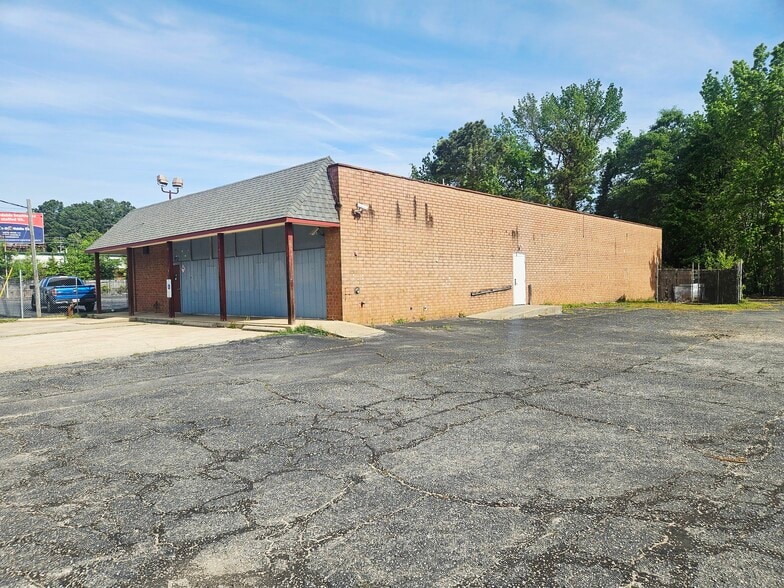 Primary Photo Of 952 Bragg Blvd, Fayetteville Flex For Sale