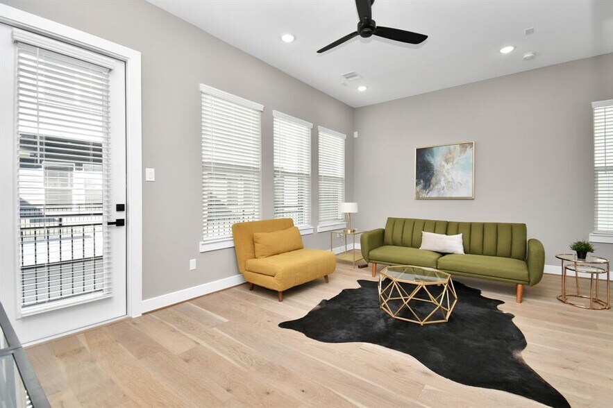 More Photos Of 316 Thornton Rd, Houston Apartments For Sale