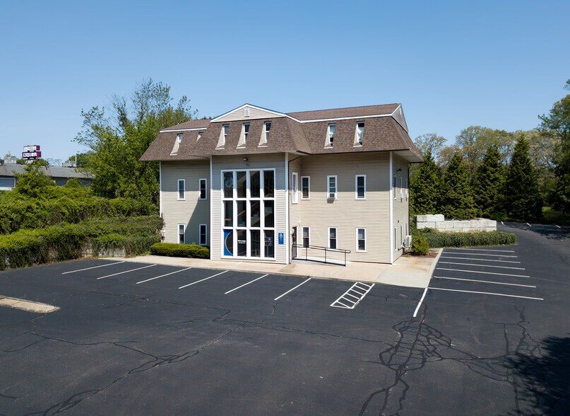 More Photos Of 6828 Post Rd, North Kingstown Office Residential For Lease