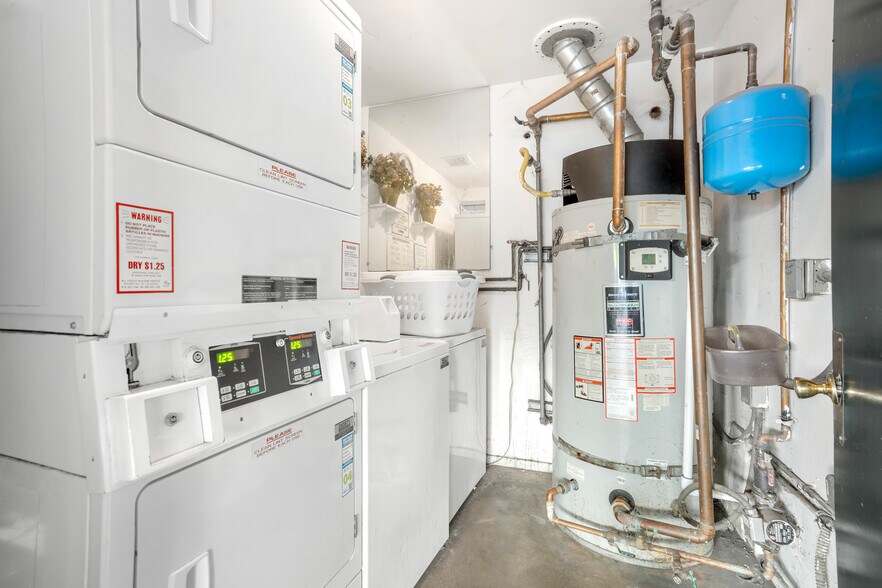 More Photos Of 11725 Gilmore St, North Hollywood Apartments For Sale