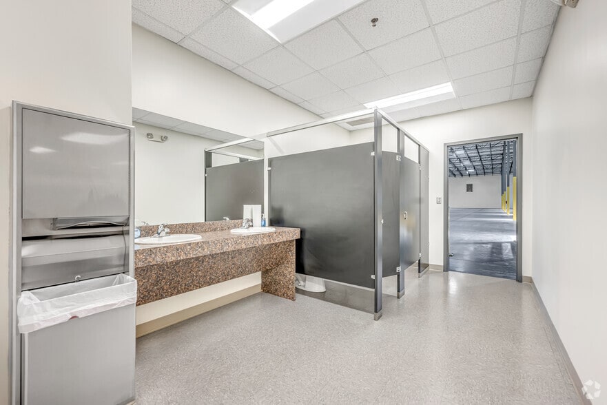 More Photos Of 4300 S Fulton Pky, Atlanta Warehouse For Lease