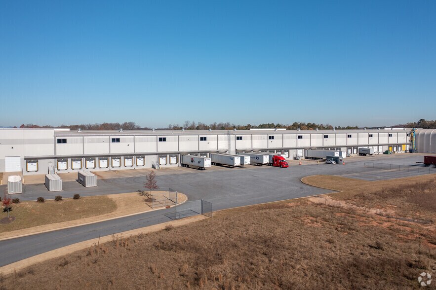 More Photos Of 2010 Nazareth Church Rd, Spartanburg Warehouse For Lease