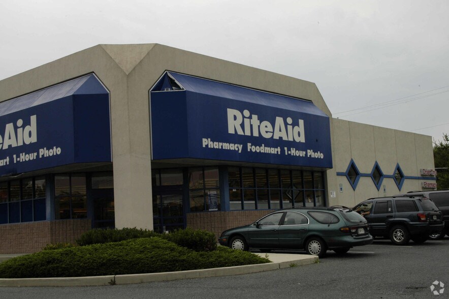 More Photos Of 702 Edgewood Rd, Edgewood Drugstore For Lease