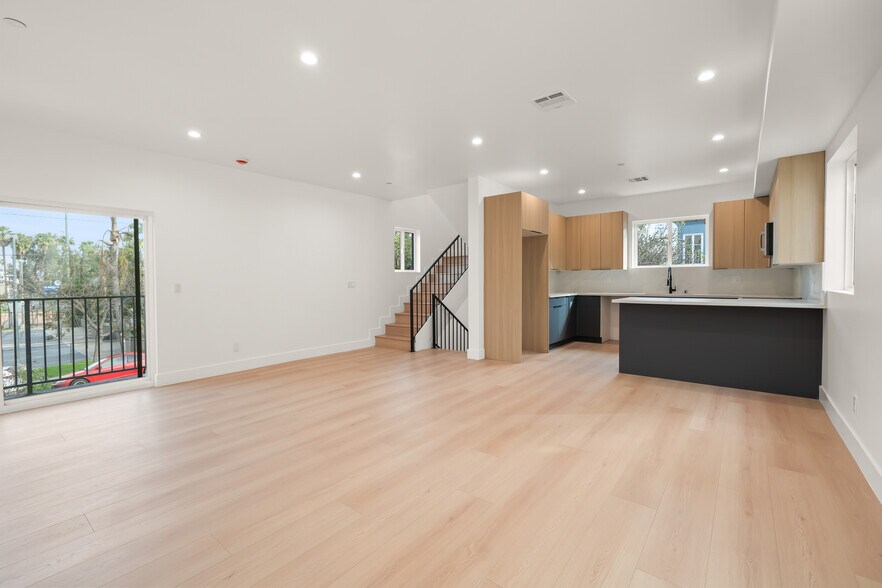 More Photos Of 913 N Hobart Blvd, Los Angeles Apartments For Sale