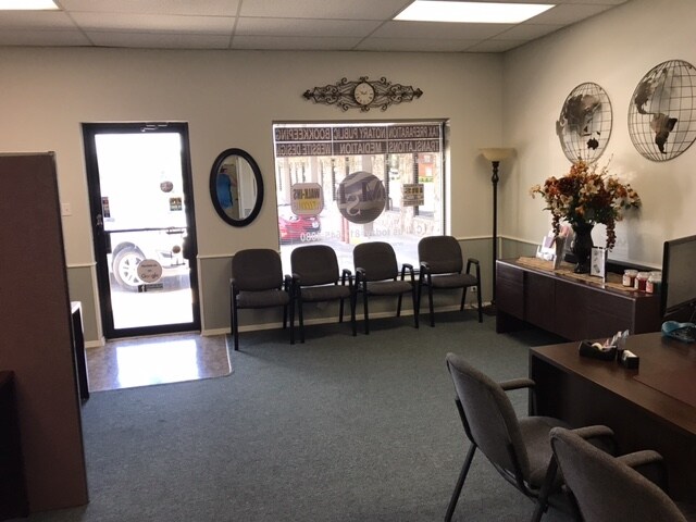 More Photos Of 1200 W Henderson St, Cleburne Storefront Retail Office For Lease