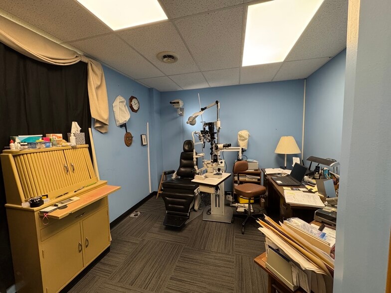 More Photos Of 34 N Island Ave, Batavia Medical For Lease