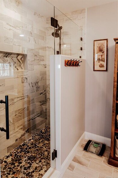 More Photos Of 42 Hyde Rd, Brooklyn Hospitality For Sale