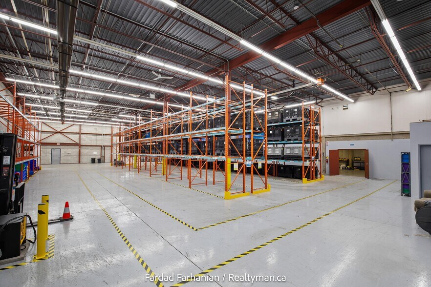 More Photos Of 42 Cardico Dr, Whitchurch-Stouffville Warehouse For Lease