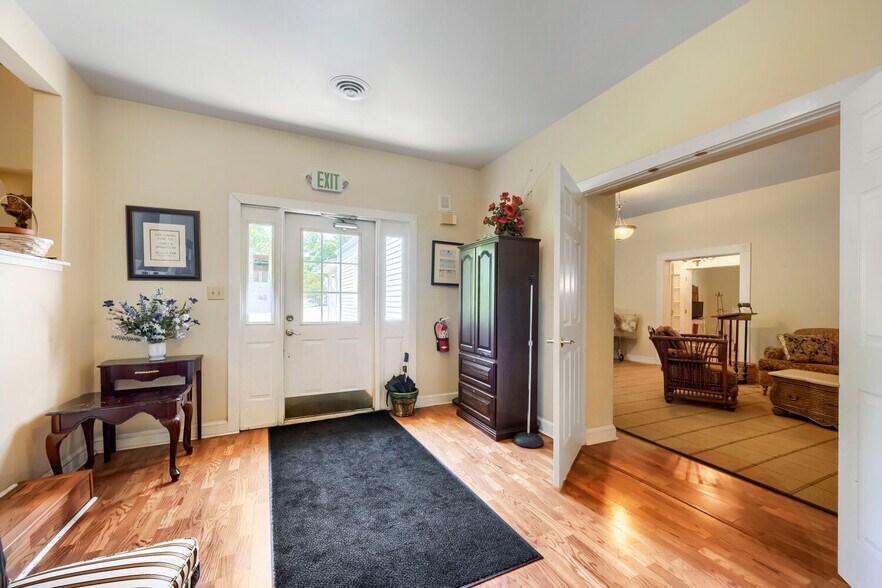 More Photos Of 426 S Crain Hwy, Glen Burnie Funeral Home For Sale