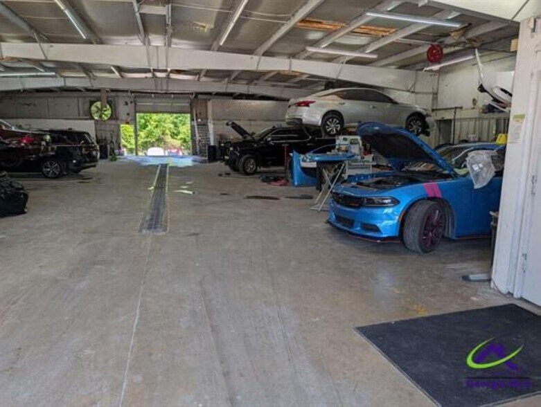 More Photos Of 614 N Davis Dr, Warner Robins Auto Repair For Sale