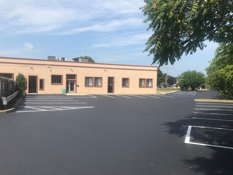 Primary Photo Of 623 N Bicycle Path, Port Jefferson Station Service For Lease