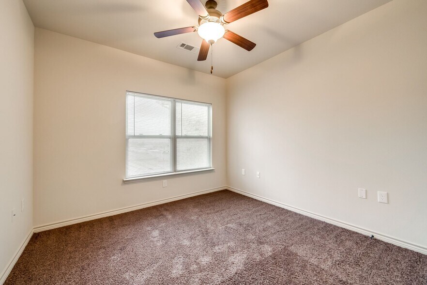 More Photos Of 2410 W Jack Finney Blvd, Greenville Apartments For Sale