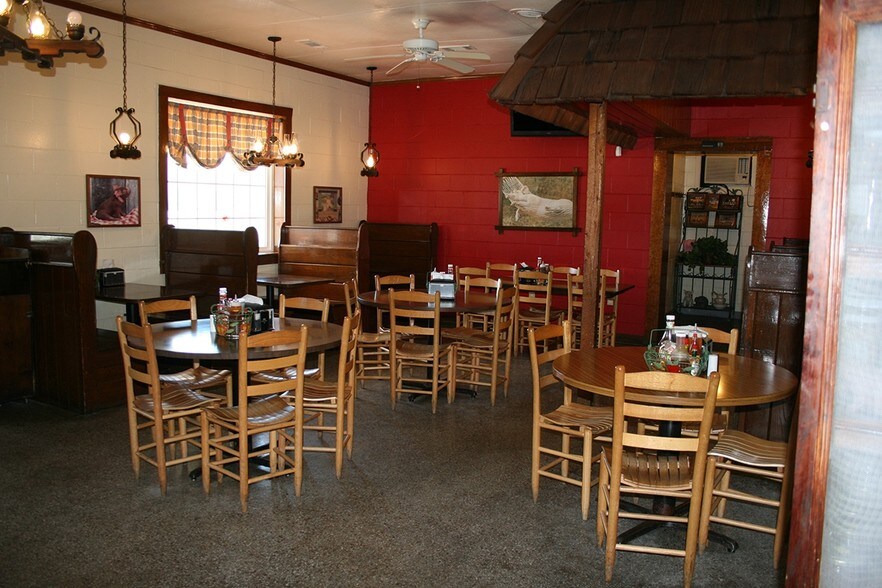 More Photos Of 202 West Blvd, Williamston Restaurant For Sale