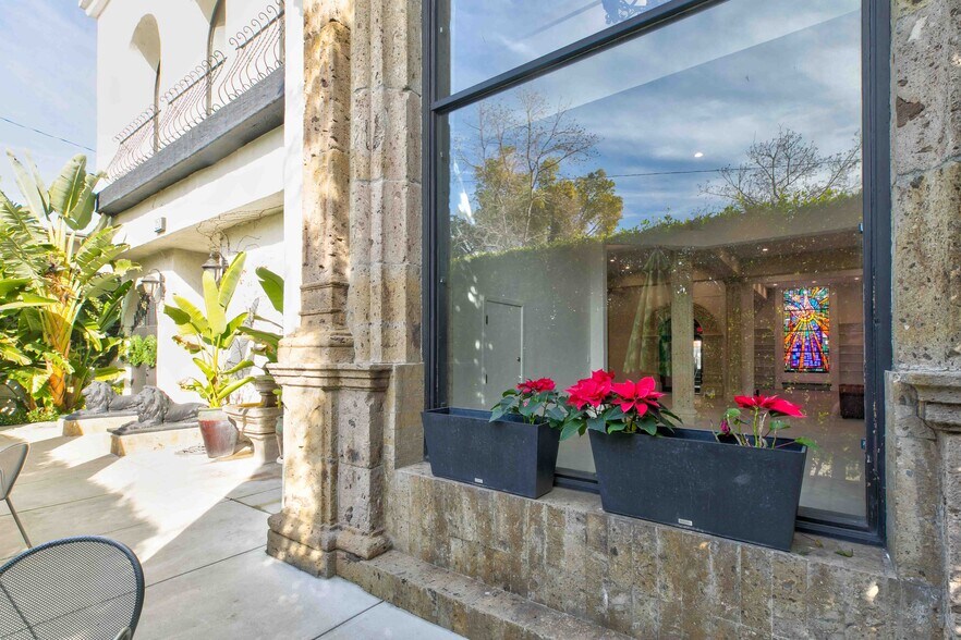 More Photos Of 210 S Kenwood St, Glendale Loft Creative Space For Lease