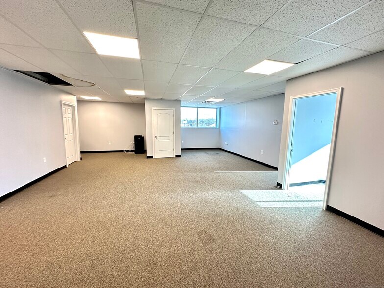 More Photos Of 590 Spring St, Windsor Locks Auto Repair For Sale