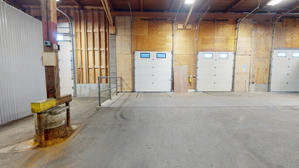 More Photos Of 12140-12160 103A Av, Surrey Warehouse For Lease