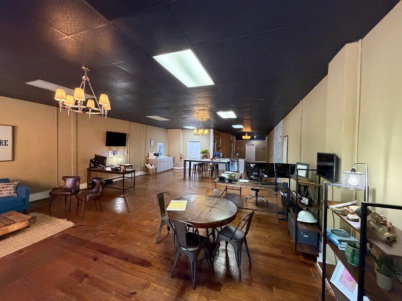More Photos Of 105 W Pickens St, Abbeville Storefront Retail Residential For Sale
