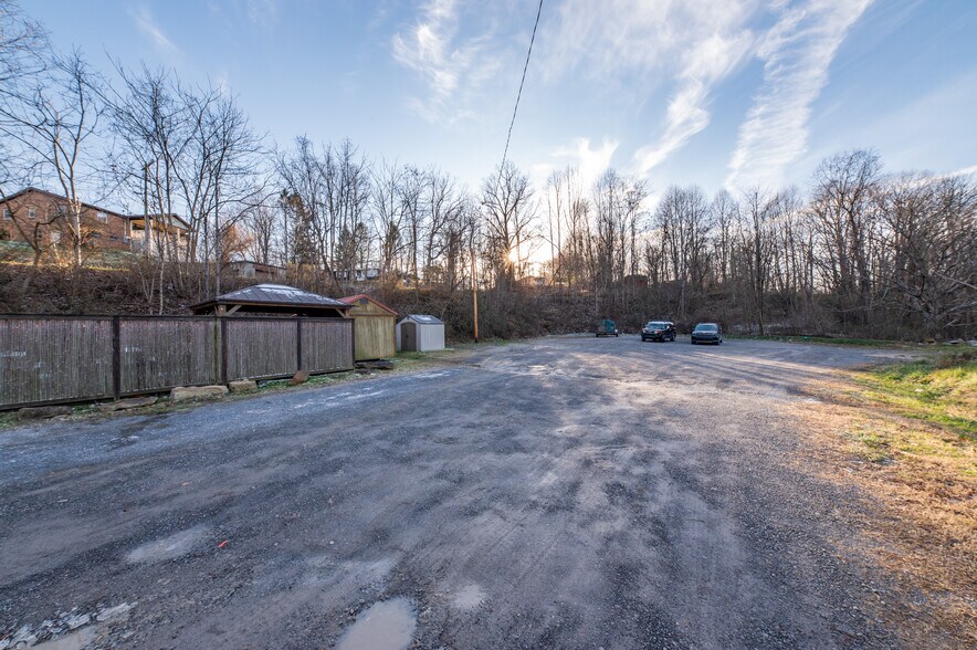 More Photos Of 309 Keller Ave, Fayetteville Storefront Retail Office For Sale