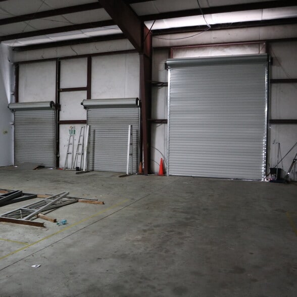 More Photos Of 553 Capital Cir SW, Tallahassee Warehouse For Lease