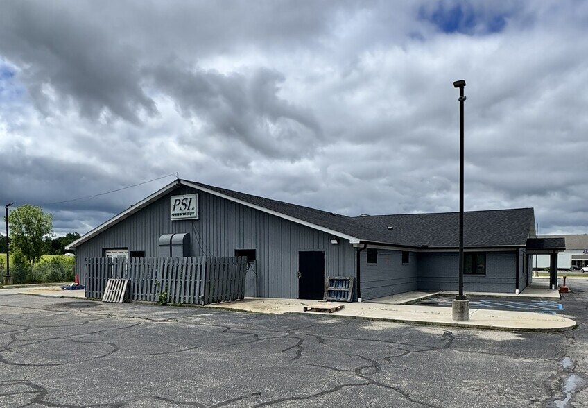 More Photos Of 9474 Lapeer Rd, Davison Freestanding For Lease