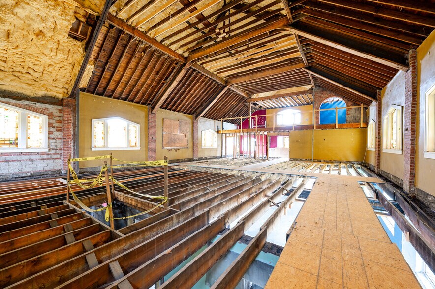 More Photos Of 1001 Hosbrook St, Indianapolis Religious Facility For Sale