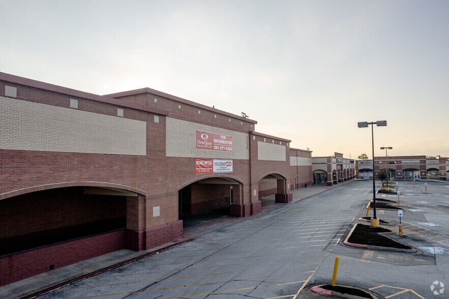 More Photos Of 16811 El Camino Real, Houston Supermarket For Sale