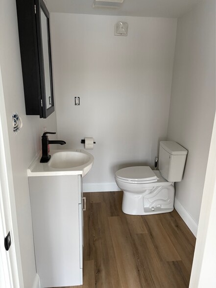 More Photos Of 205 W River Rd, Hooksett Storefront Retail Office For Lease