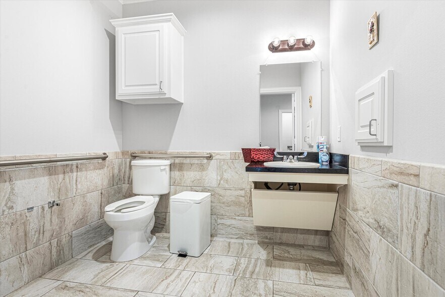 More Photos Of 425 Old Newman Rd, Frisco Medical For Sale