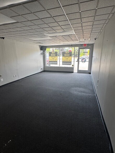 More Photos Of 19294 Kelly Rd, Harper Woods Freestanding For Lease