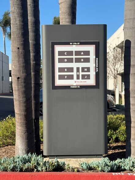 More Photos Of 711 W 17th St, Costa Mesa Light Manufacturing For Sale