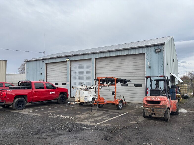 More Photos Of 2200 Industry Ln, Yakima Warehouse For Sale