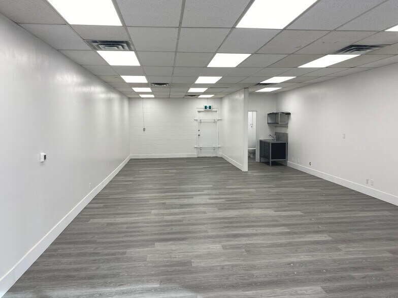 More Photos Of 4412 Manilla Rd SE, Calgary Showroom For Sale