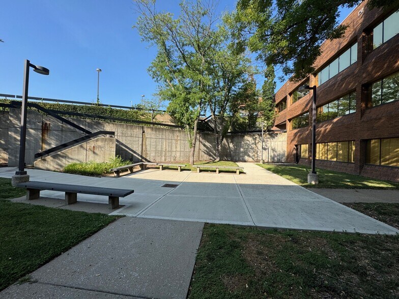 More Photos Of 4370 W 109th St, Overland Park Office For Lease