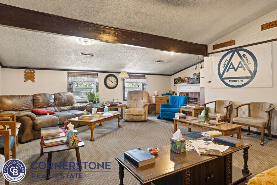 More Photos Of 628 E Richards St, Douglas Hotel For Sale