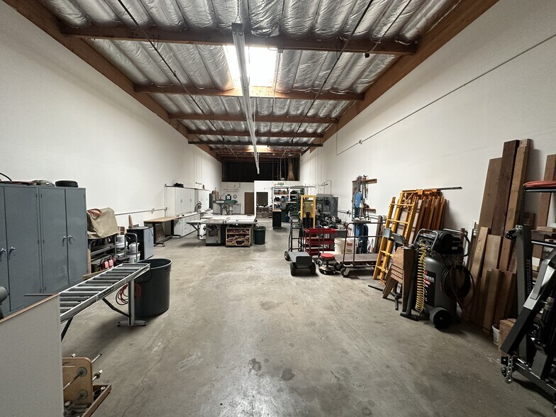 More Photos Of 1050 Pioneer Way, El Cajon Warehouse For Lease
