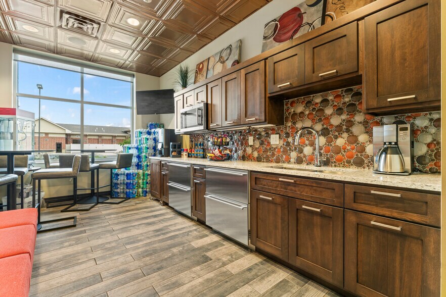 More Photos Of 9404 Margo Ln, Munster Office For Sale