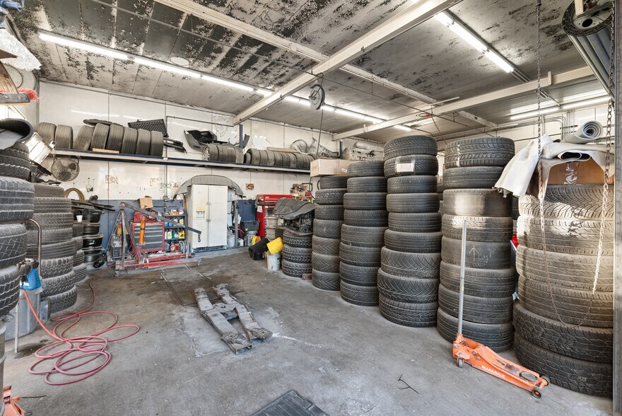 More Photos Of 6025 Laurel Canyon Blvd, North Hollywood Auto Dealership For Sale