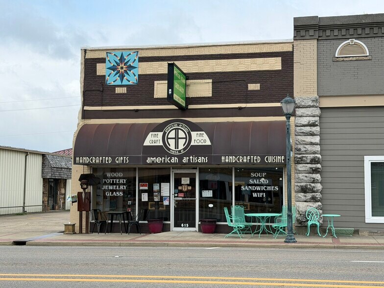 More Photos Of 615 Mena St, Mena Restaurant For Sale