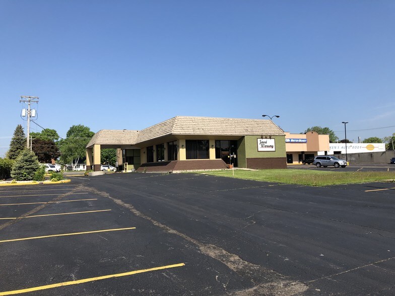 More Photos Of 1915 N Richmond St, Appleton Restaurant For Sale