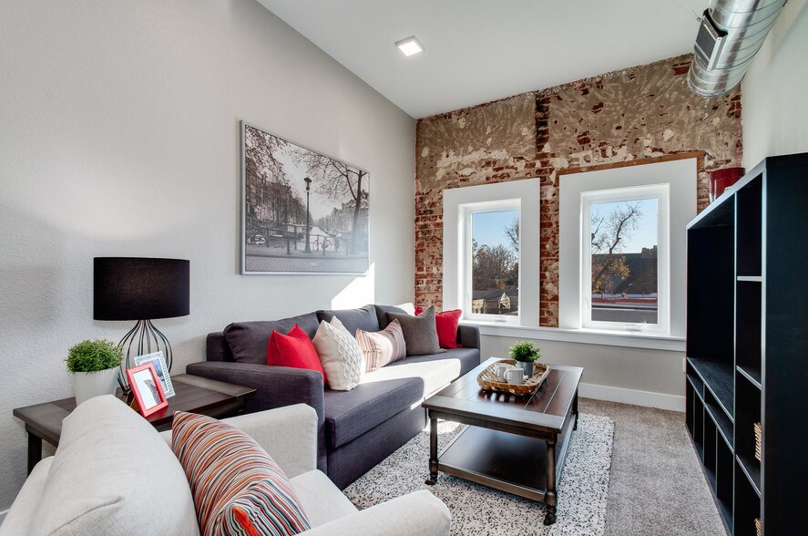 More Photos Of 300 S Logan St, Denver Apartments For Lease