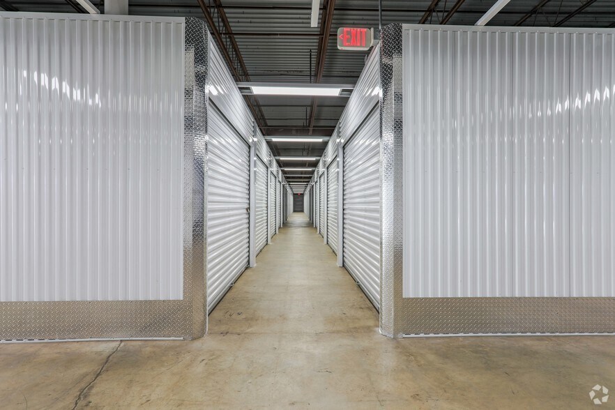 More Photos Of 3784-3800 W Broad St, Columbus Self Storage For Sale